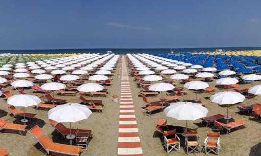 hotelgalassiarimini en special-offer-for-the-pink-night-in-hotel-in-rimini 018